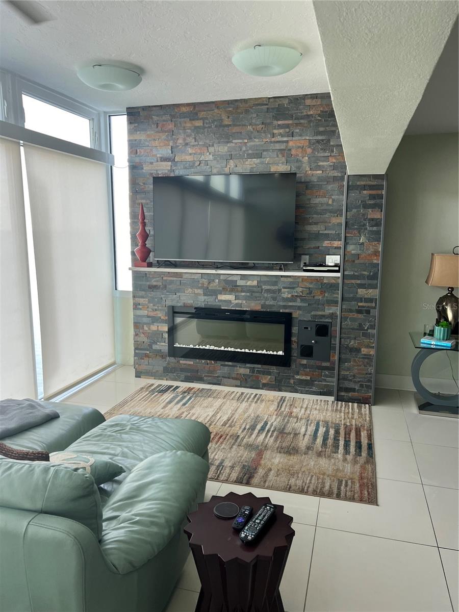 SKY HARBOUR CONDO APTS - Residential Lease