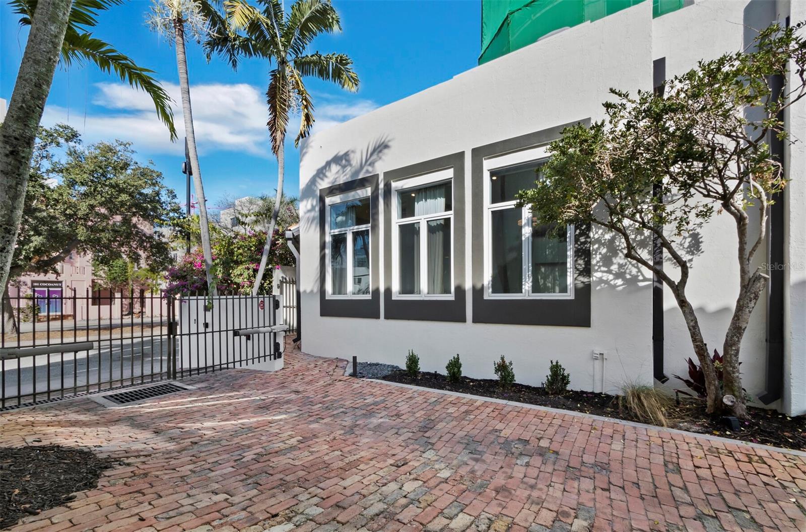 200 COCOANUT AVENUE 7