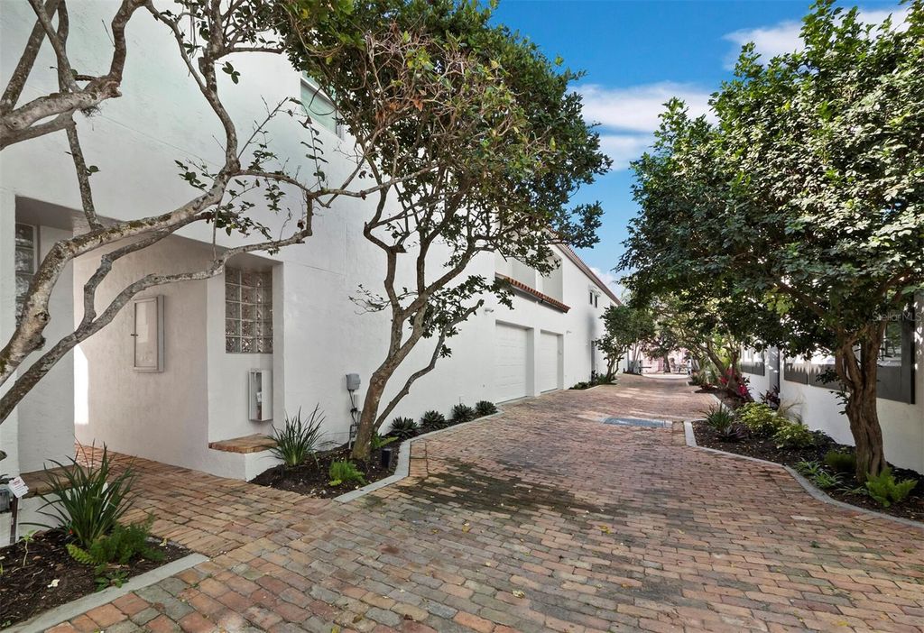 Photo of 200 Cocoanut Avenue #7, Sarasota, FL 34236 (MLS # A4676689)