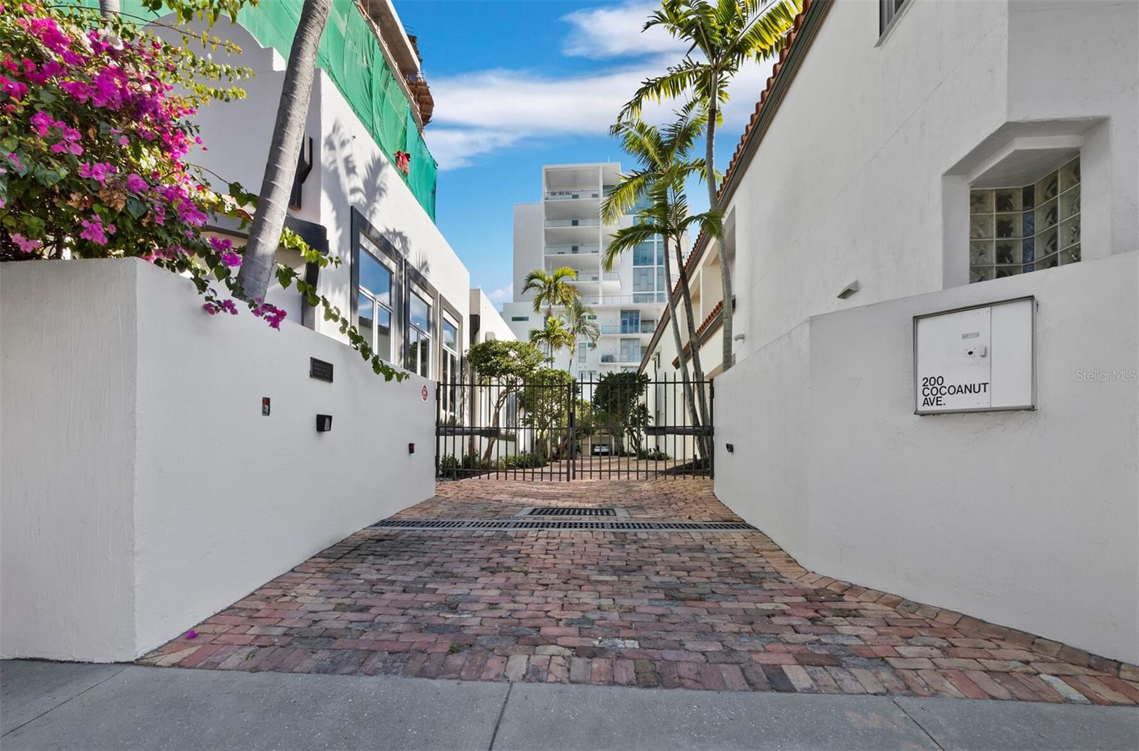 200 COCOANUT AVENUE 7