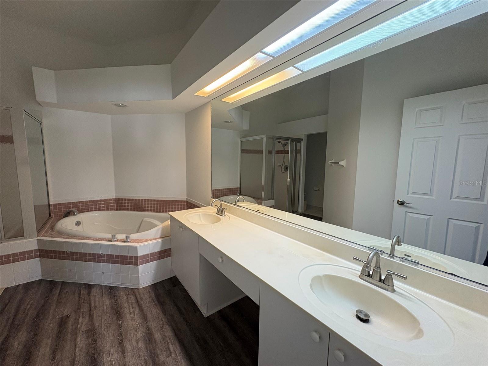 THE VILLAS OF EAGLE CREEK III & IV - Residential