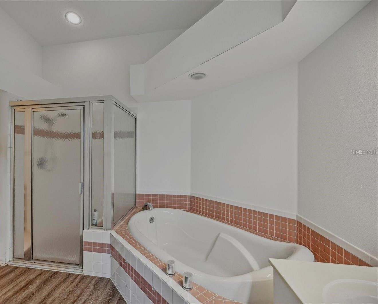 THE VILLAS OF EAGLE CREEK III & IV - Residential