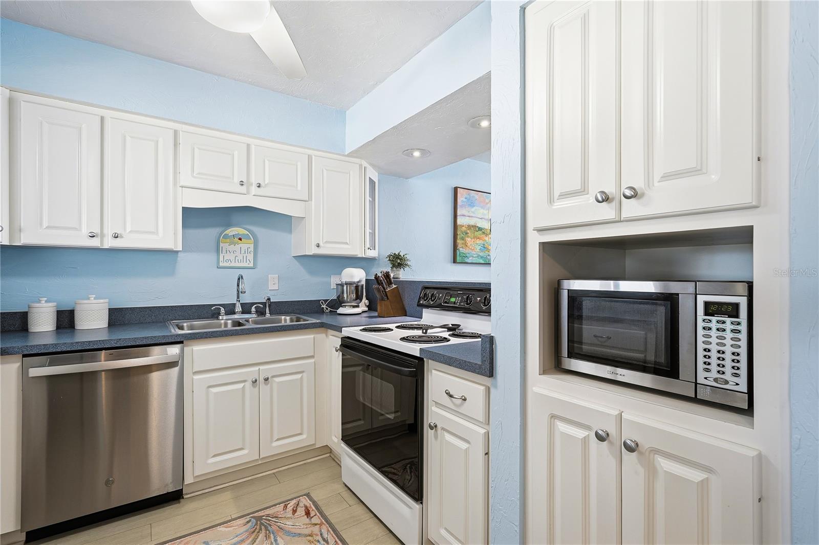 RUNAWAY BAY - Residential