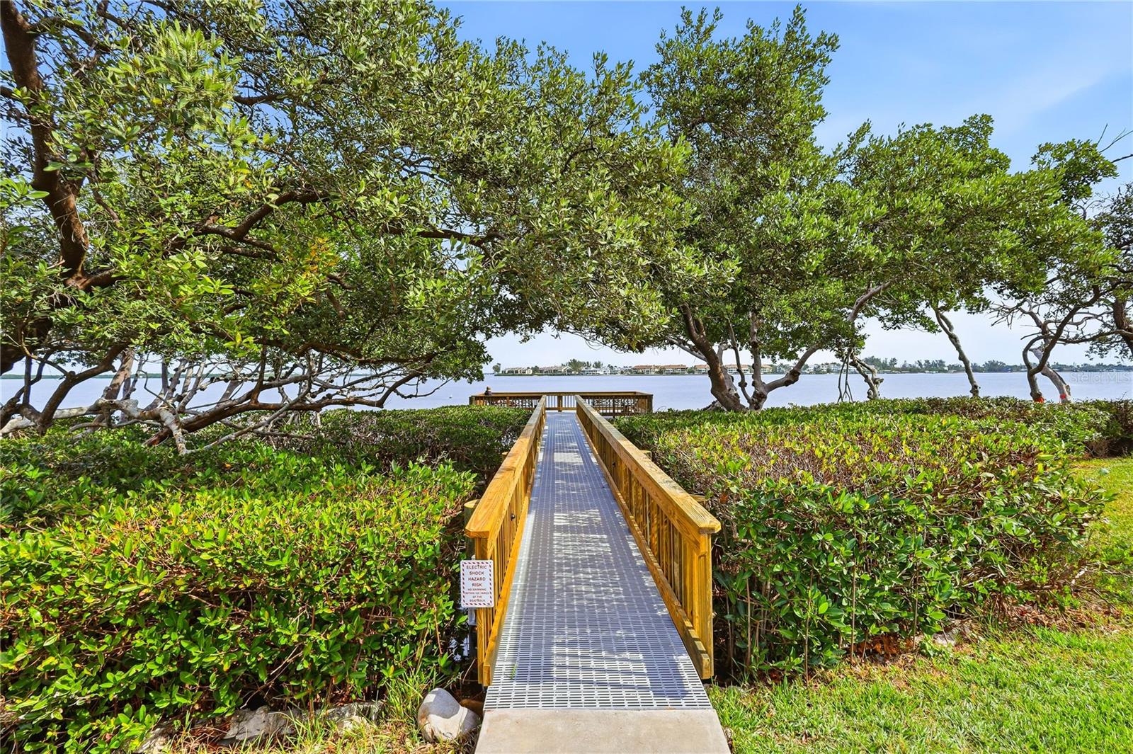 RUNAWAY BAY - Residential