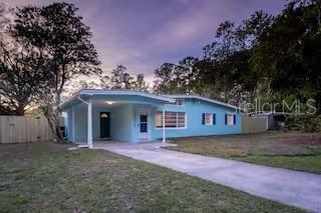 Photo of 1702 NW 38th Drive, Gainesville, FL 32605 (MLS # GC539351)