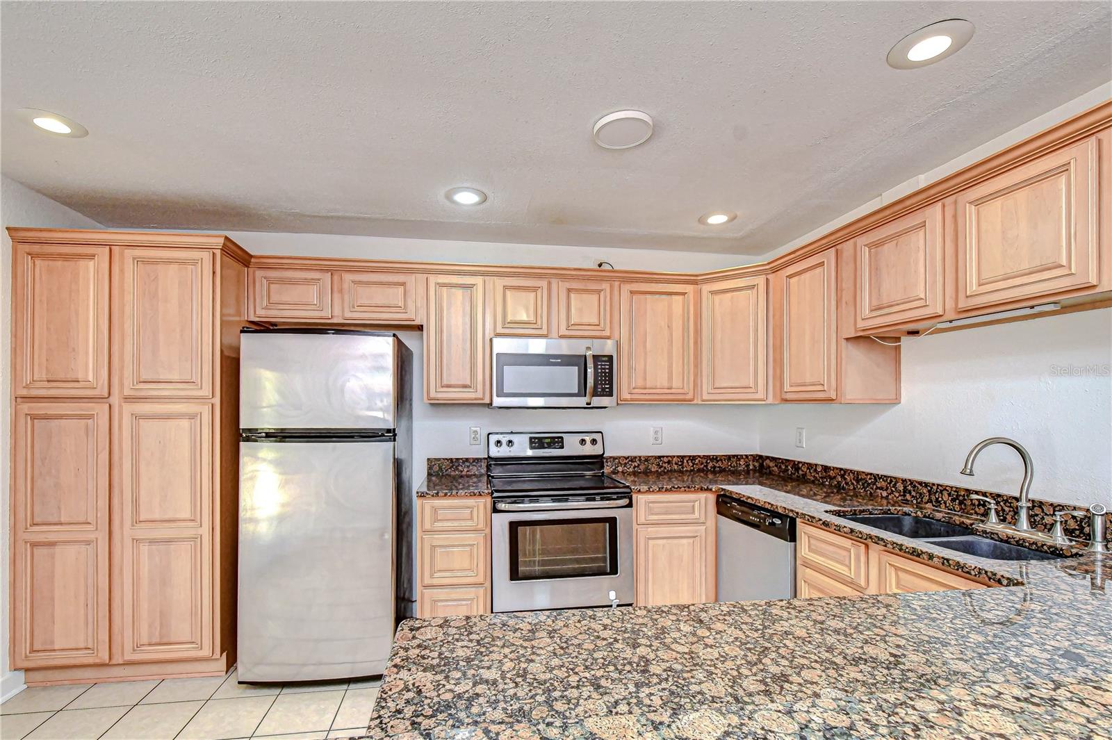 OAKVIEW ESTATES - Residential