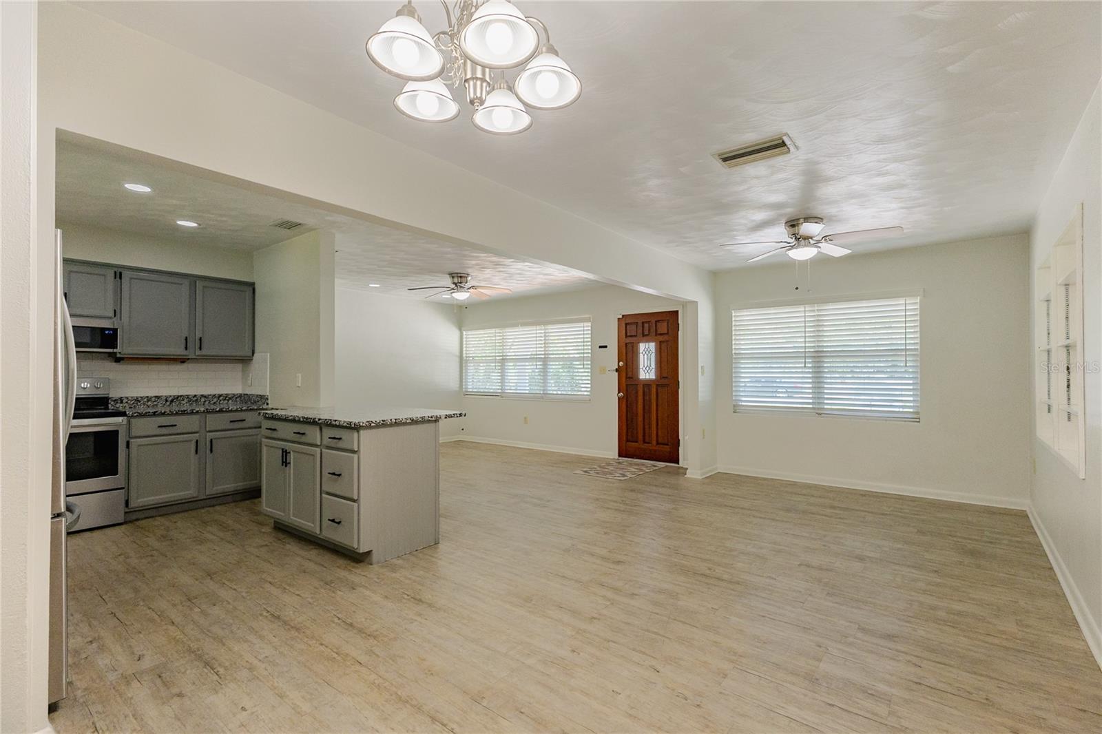 RAINBOW LAKES ESTATE - Residential