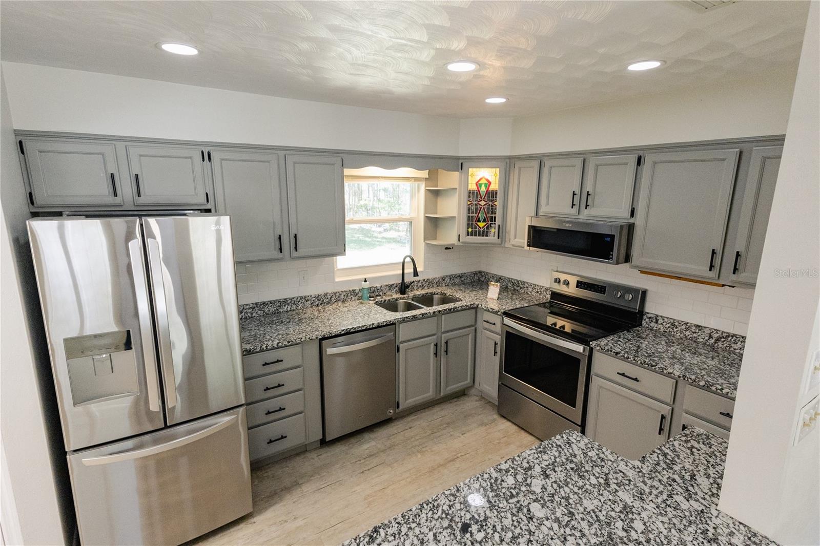 RAINBOW LAKES ESTATE - Residential