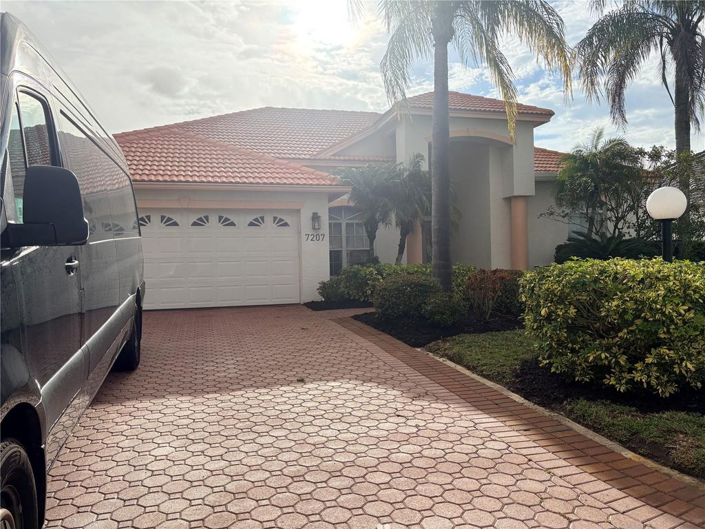 Photo of 7207 39th Lane E, Sarasota, FL 34243 (MLS # A4684258)