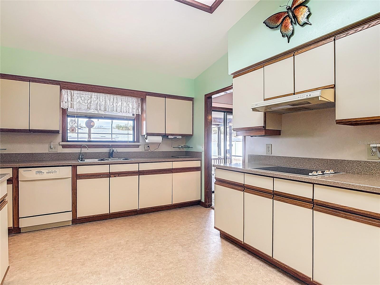 DELTONA LAKES - Residential