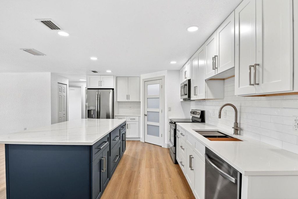 Photo of 6306 37th Avenue W, Bradenton, FL 34209 (MLS # A4693715)