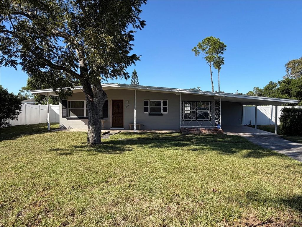 Photo of 1601 Roselawn Street SW, Winter Haven, FL 33880 (MLS # O6356028)