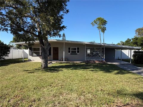 Photo of 1601 Roselawn Street SW, Winter Haven, FL 33880 (MLS # O6356028) Photo of 1601 Roselawn Street SW, Winter Haven, FL 33880 (MLS # O6356028)
