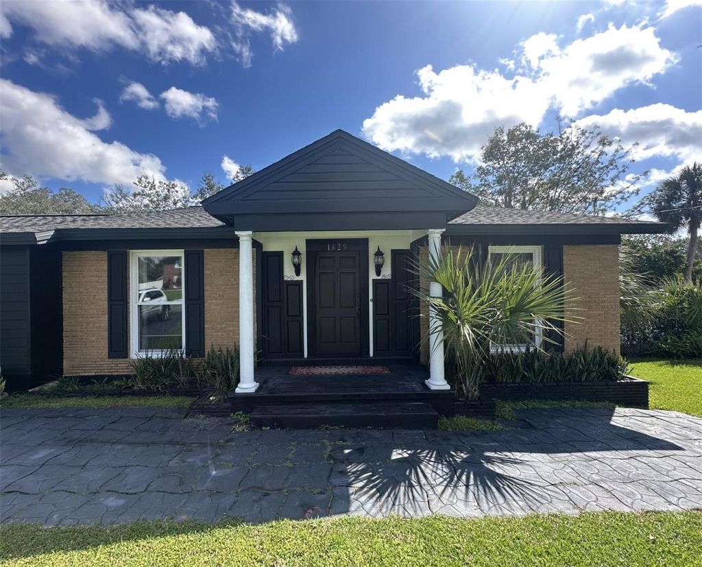 Photo of 1829 SE 6th Avenue, Ocala, FL 34471 (MLS # OM712007)