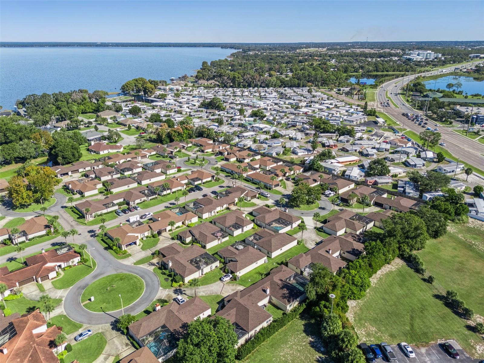 TAVARES VISTA DEL LARGO CONDO PH 03 - Residential