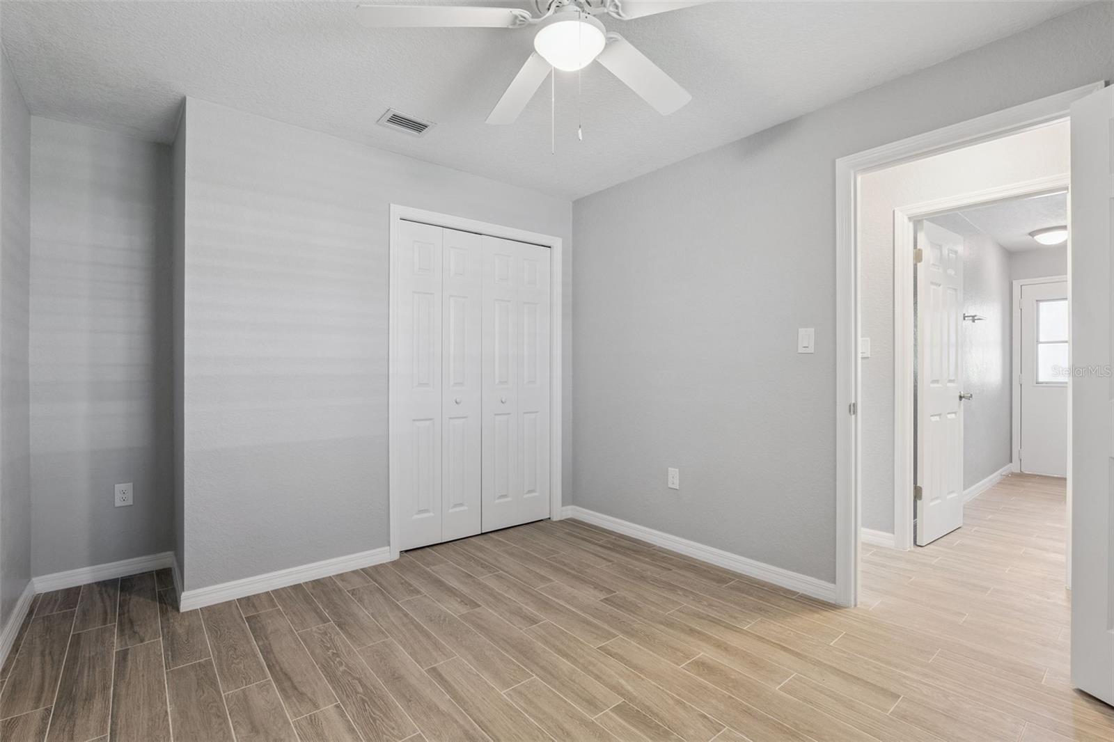 TAVARES VISTA DEL LARGO CONDO PH 03 - Residential