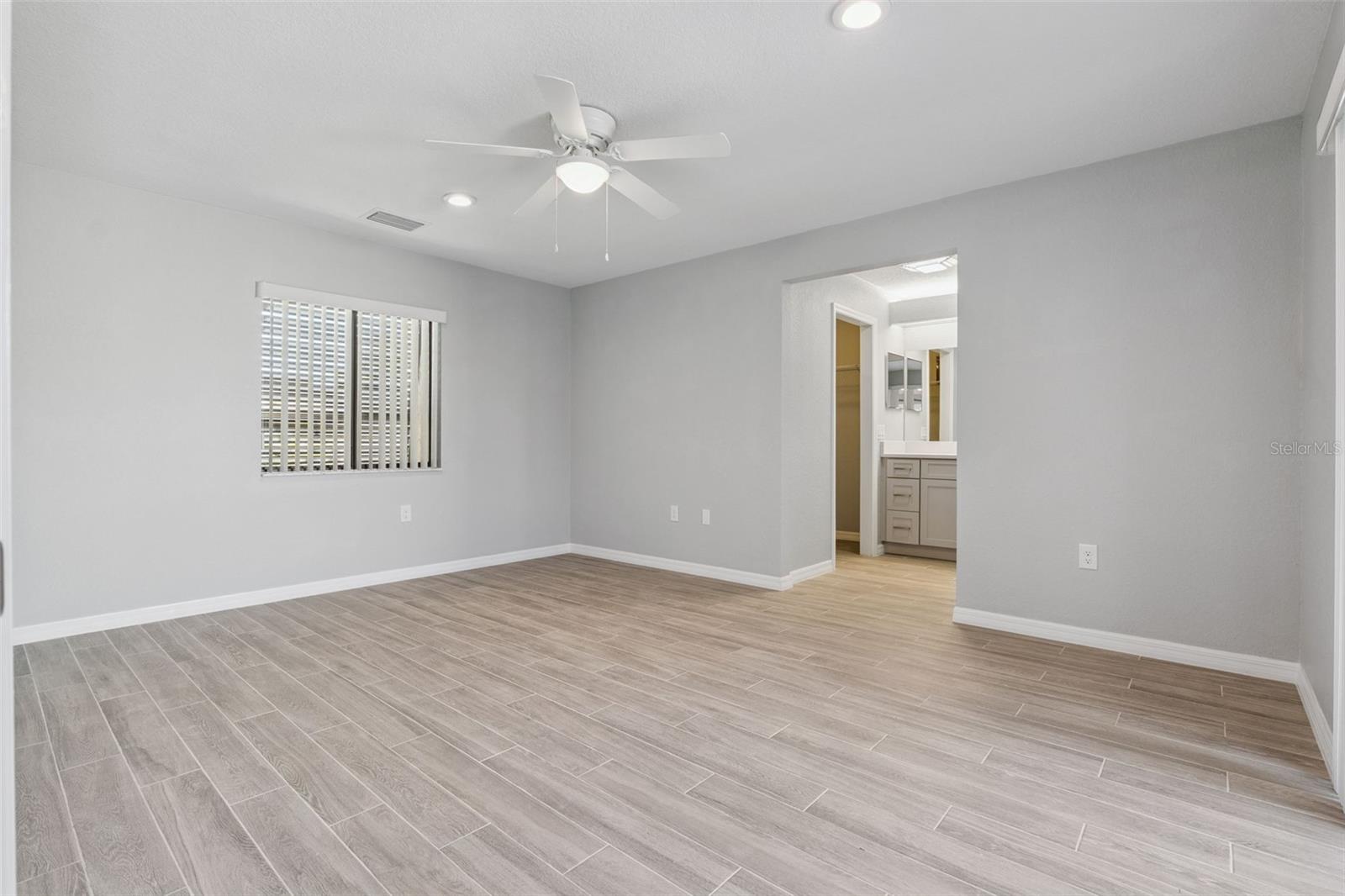 TAVARES VISTA DEL LARGO CONDO PH 03 - Residential