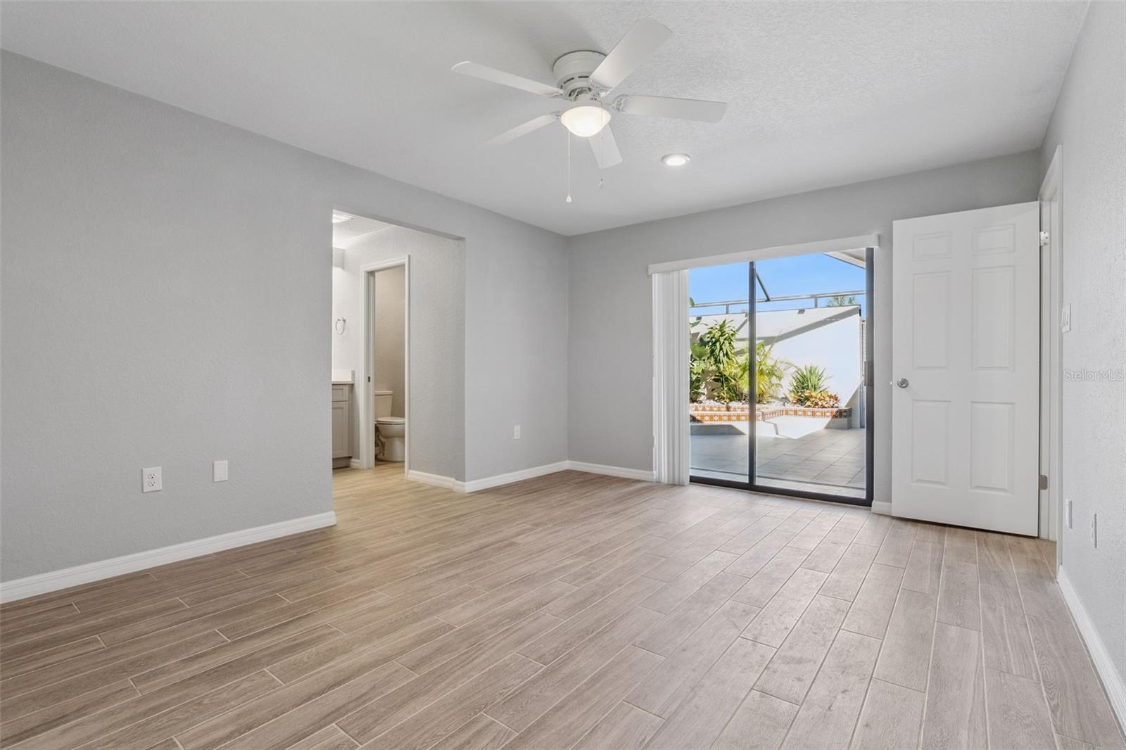 TAVARES VISTA DEL LARGO CONDO PH 03 - Residential