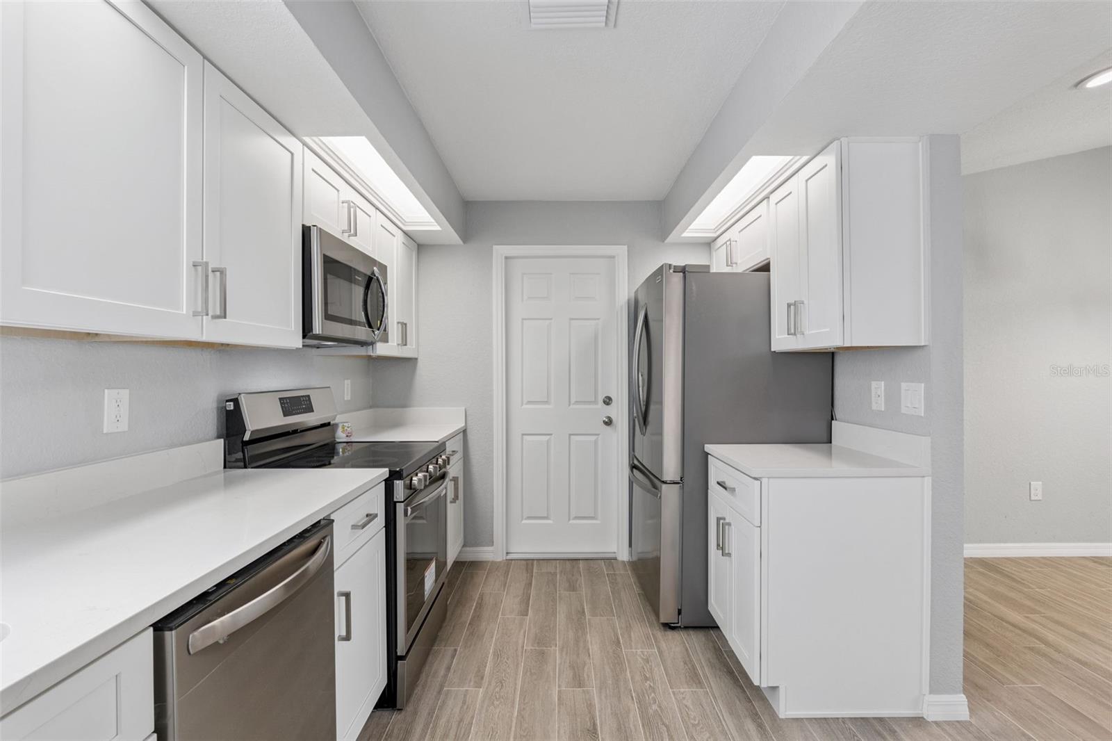 TAVARES VISTA DEL LARGO CONDO PH 03 - Residential