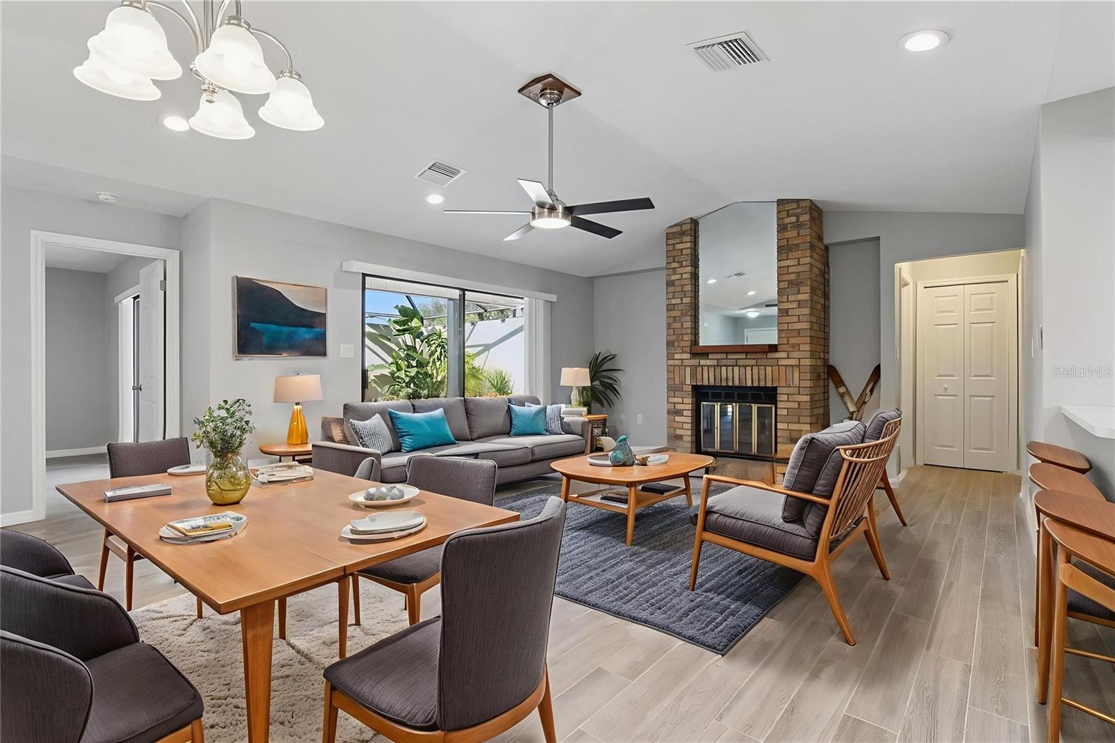 1932 MAPLE CIRCLE 1932