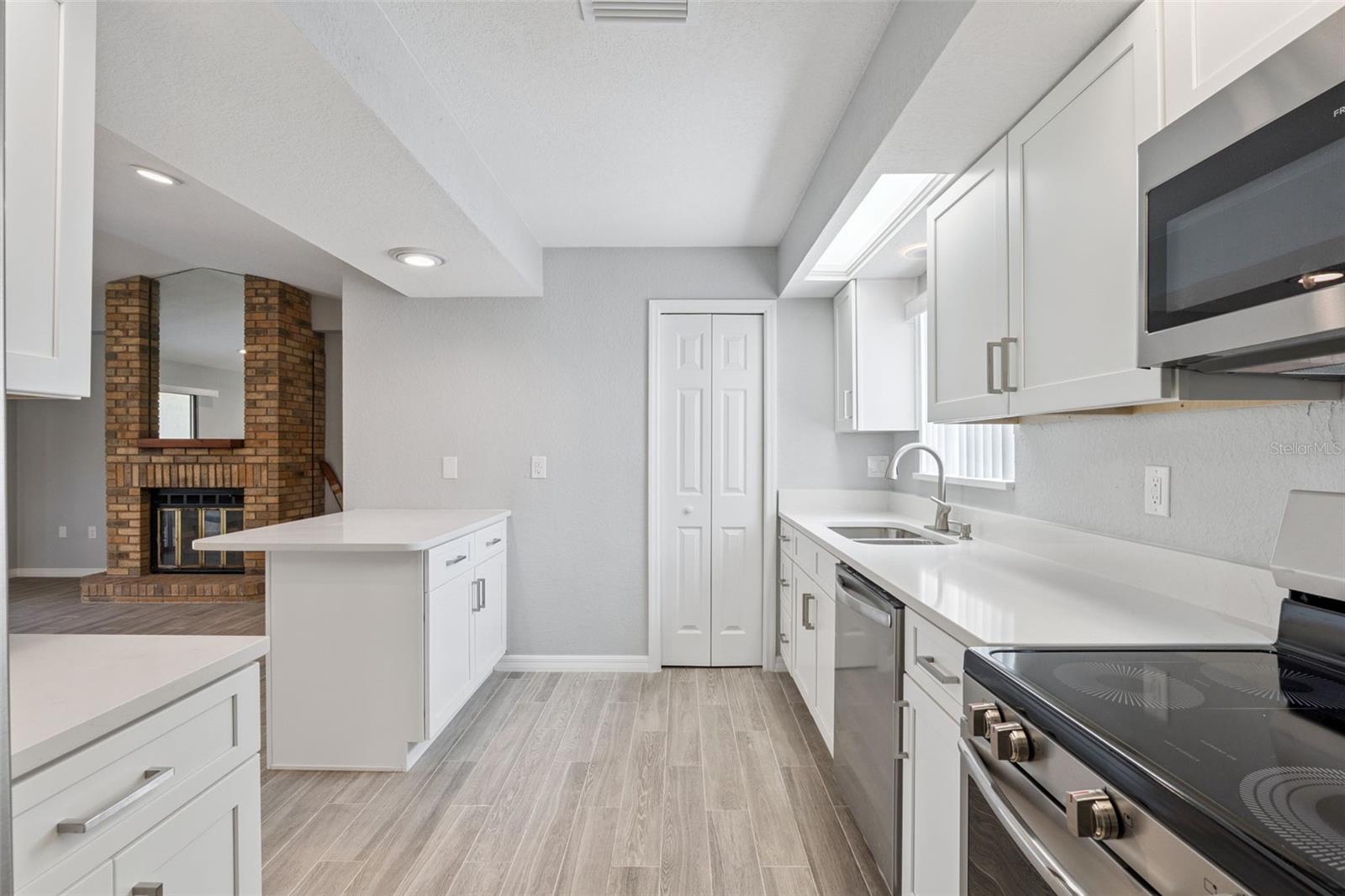 TAVARES VISTA DEL LARGO CONDO PH 03 - Residential