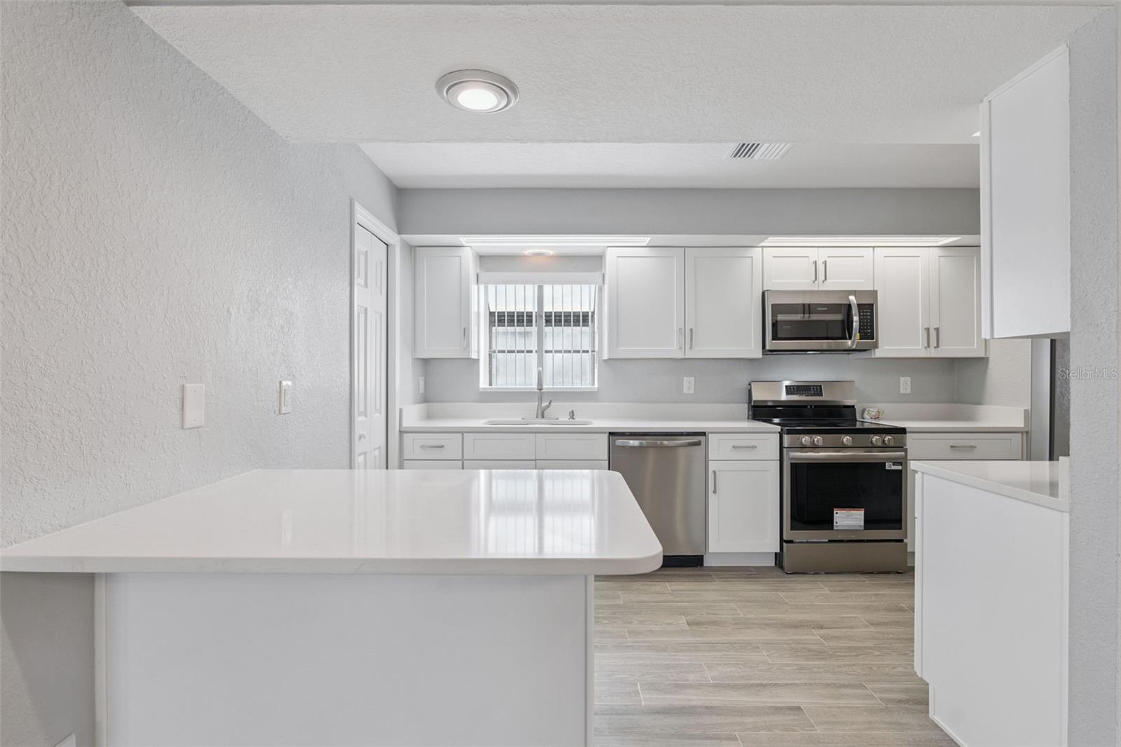 TAVARES VISTA DEL LARGO CONDO PH 03 - Residential