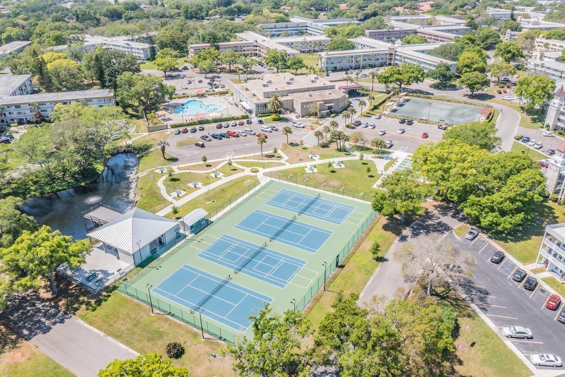 ON TOP OF THE WORLD - Residential