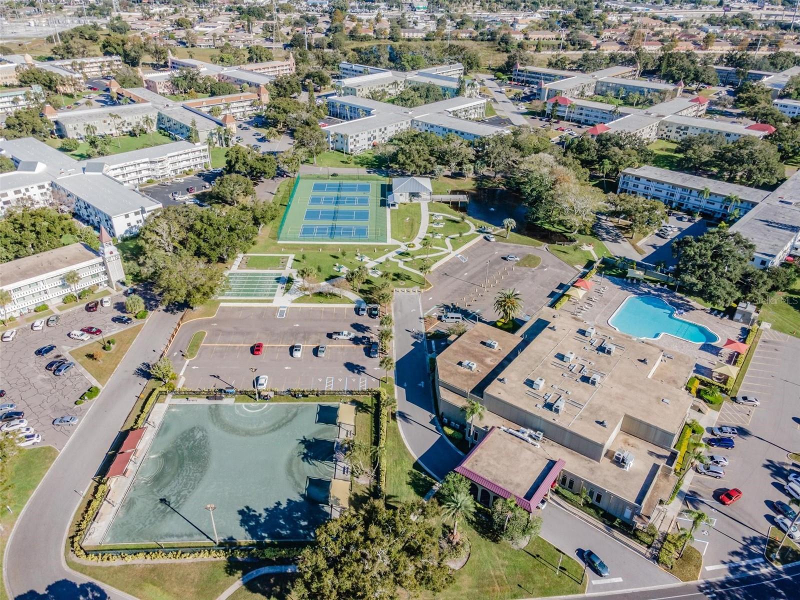 ON TOP OF THE WORLD - Residential