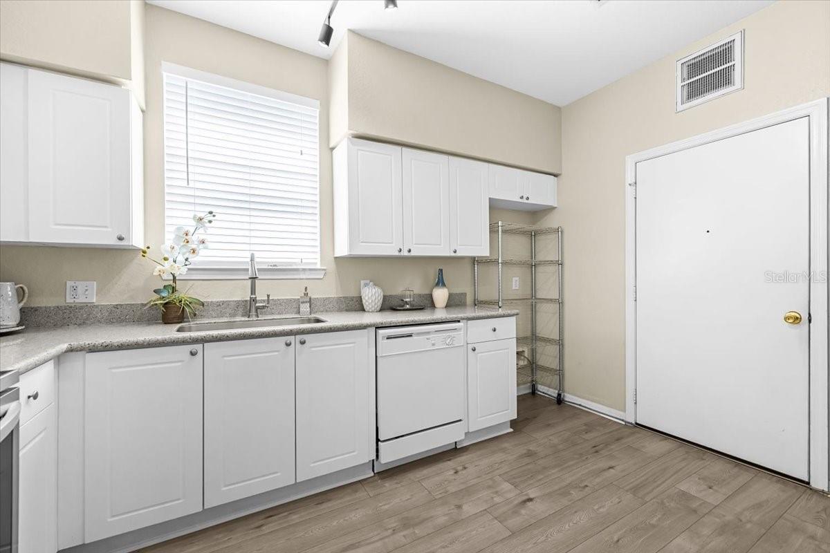 THE VILLAS AT CARROLLWOOD CONDO - Residential