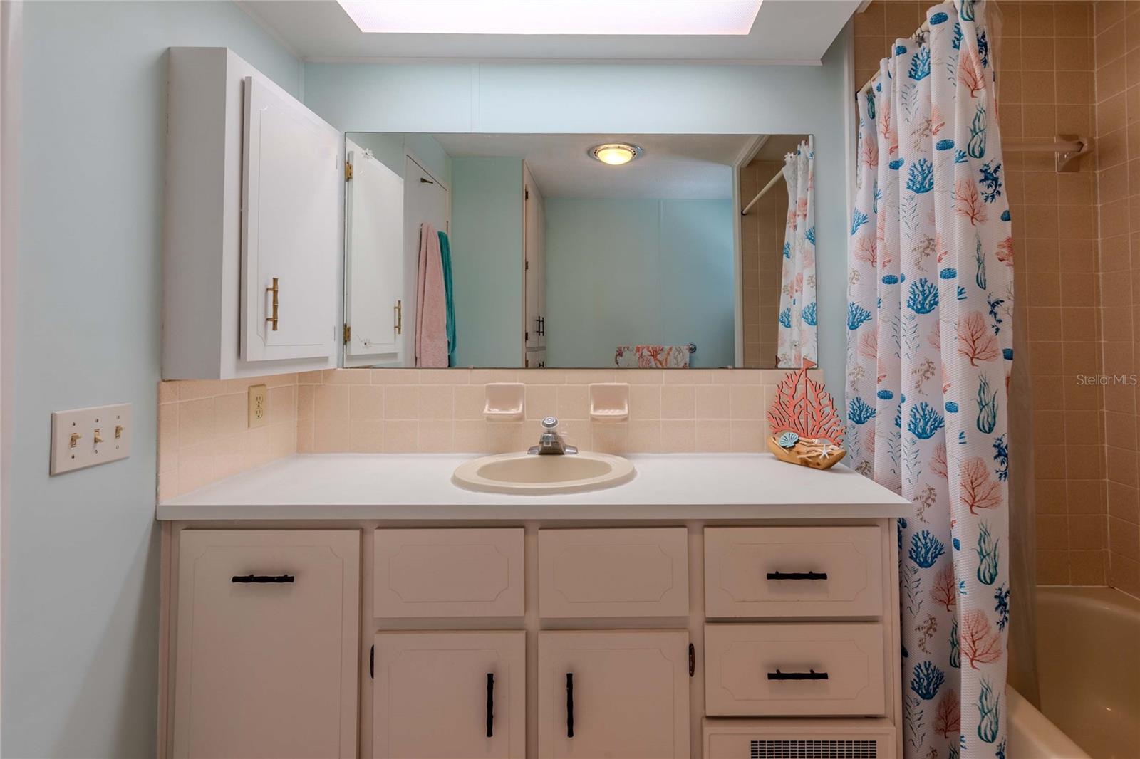 MAPLE LEAF ESTATES - Residential