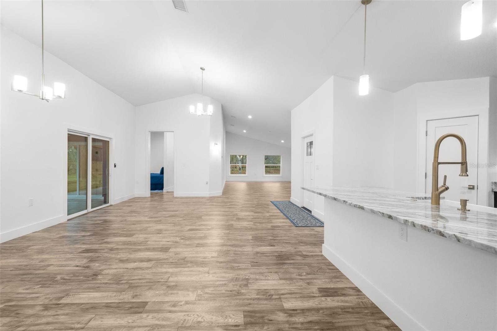 ROYAL HIGHLANDS - Residential