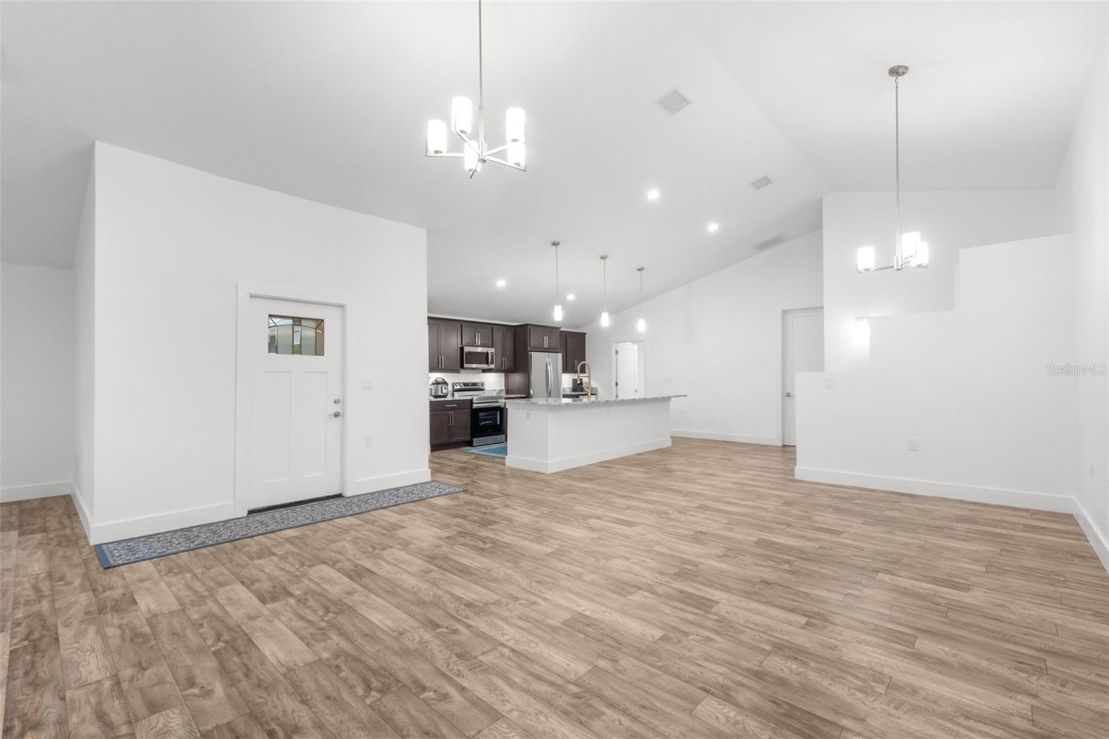 ROYAL HIGHLANDS - Residential