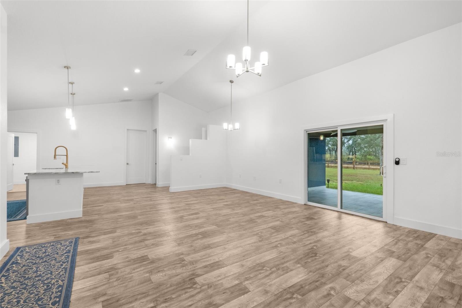 ROYAL HIGHLANDS - Residential