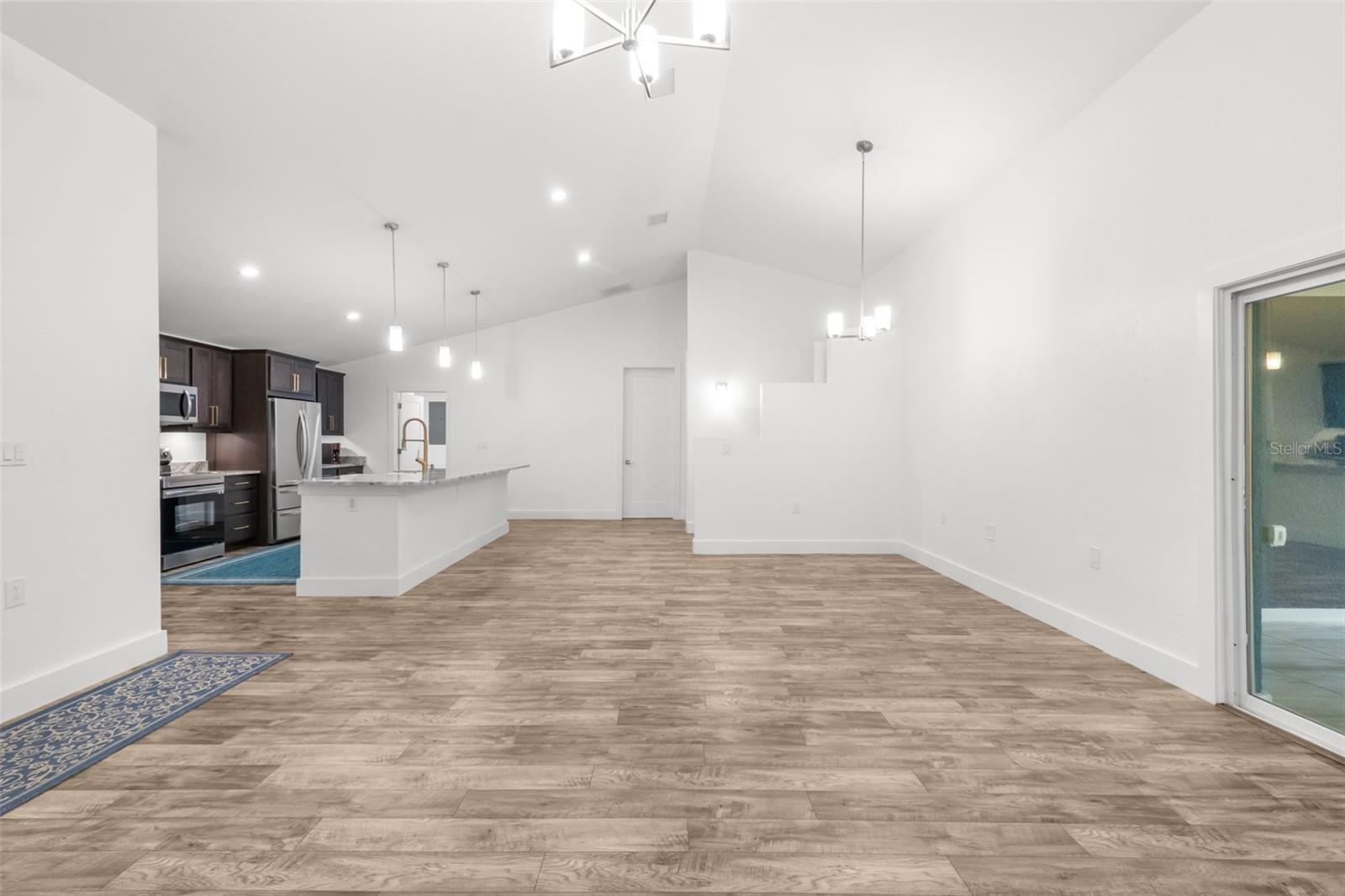 ROYAL HIGHLANDS - Residential