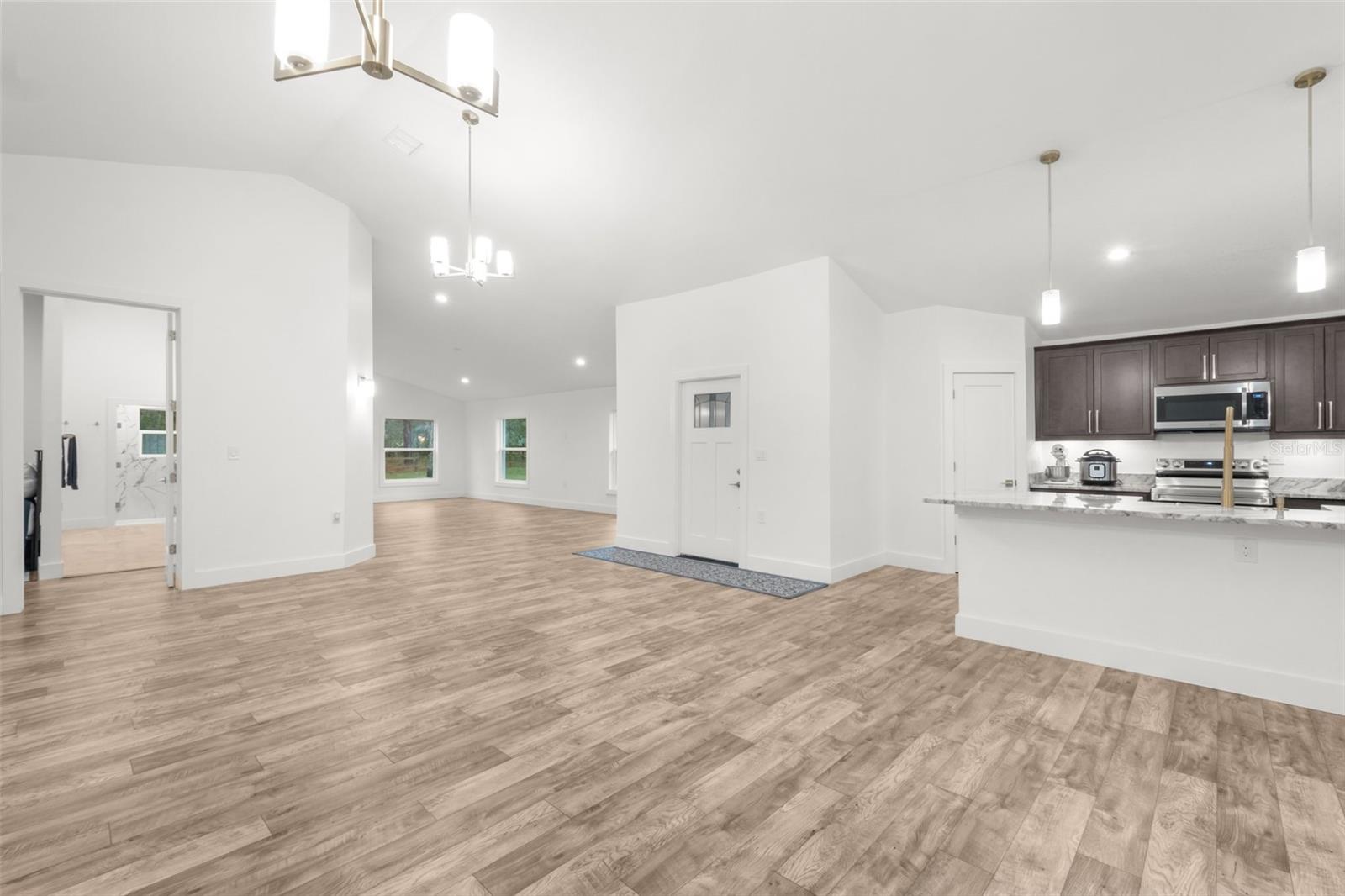 ROYAL HIGHLANDS - Residential