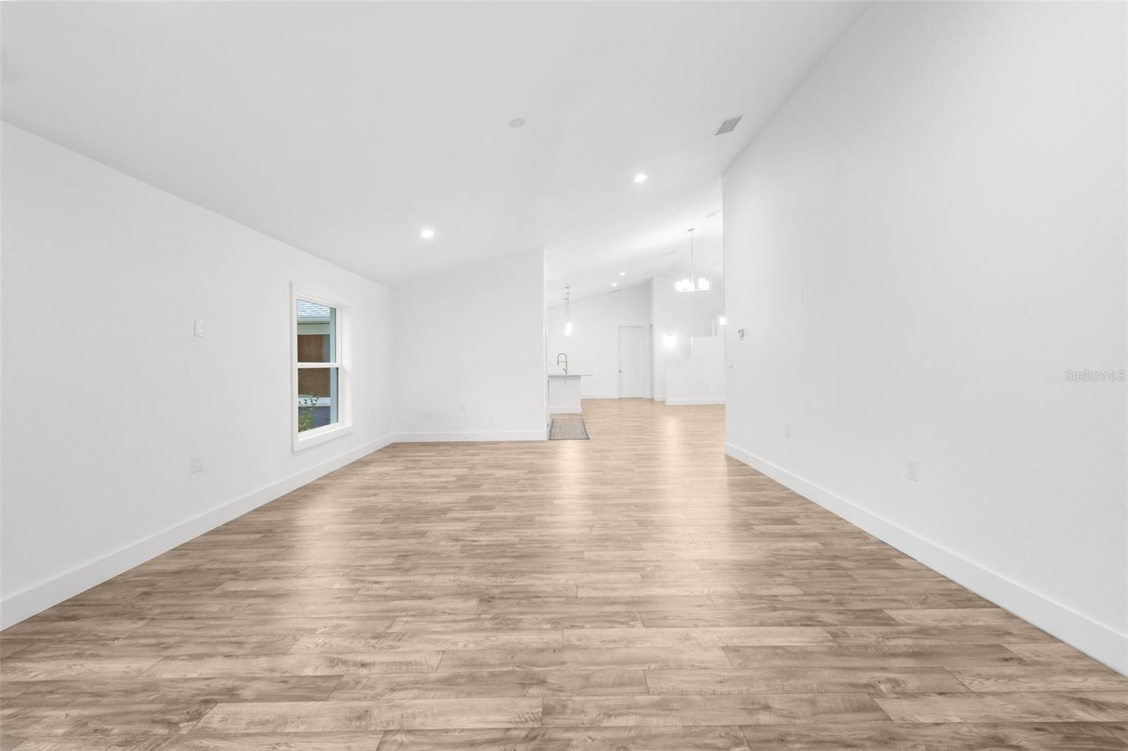 ROYAL HIGHLANDS - Residential