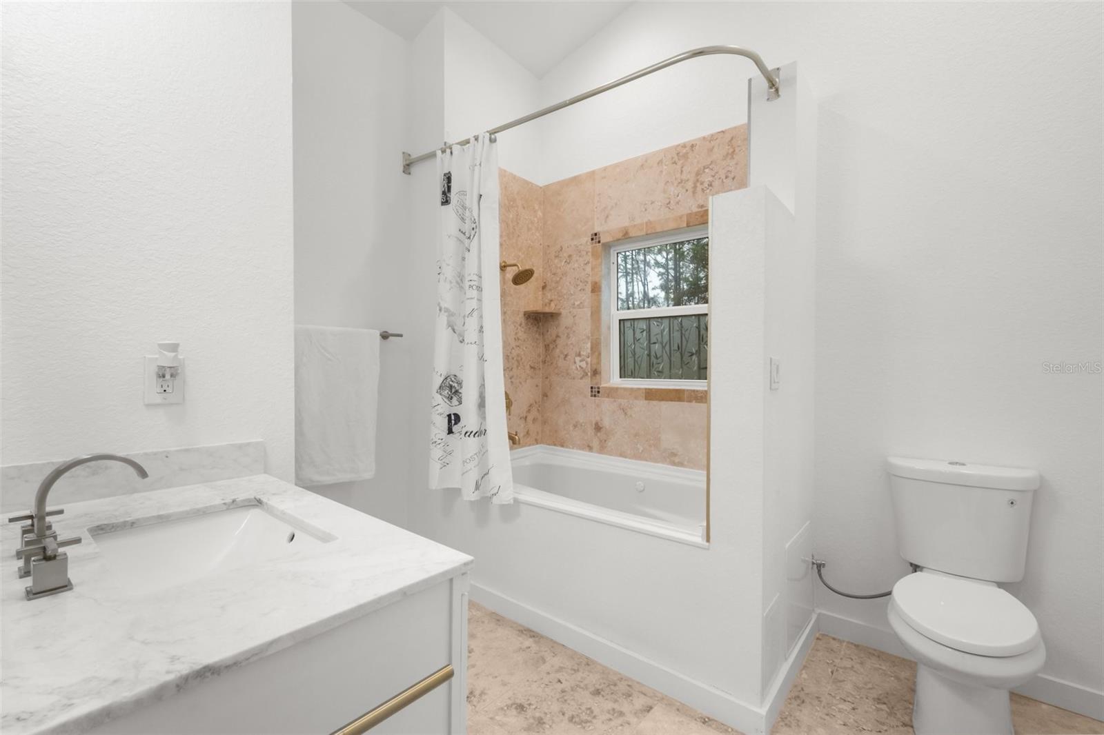 ROYAL HIGHLANDS - Residential