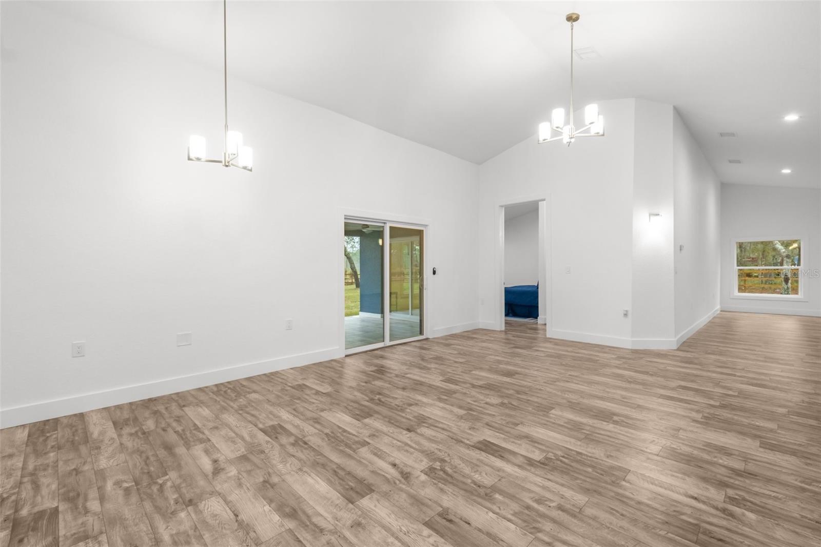 ROYAL HIGHLANDS - Residential