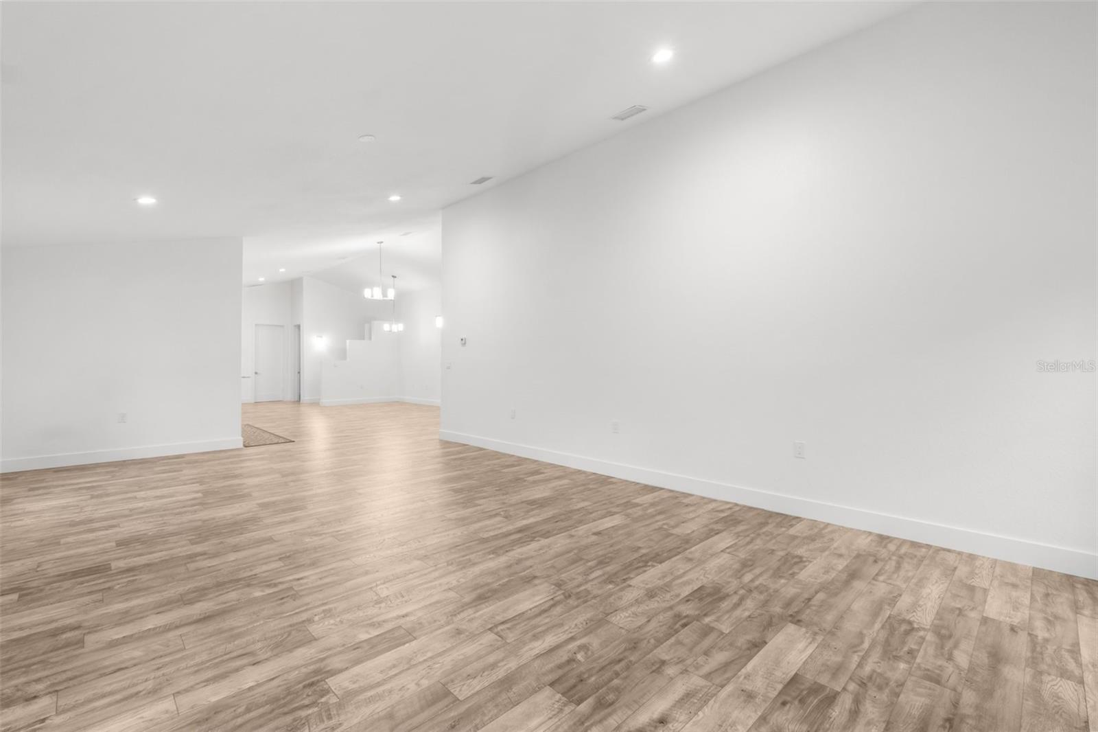 ROYAL HIGHLANDS - Residential