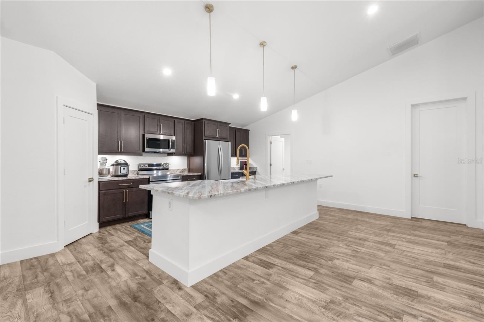 ROYAL HIGHLANDS - Residential