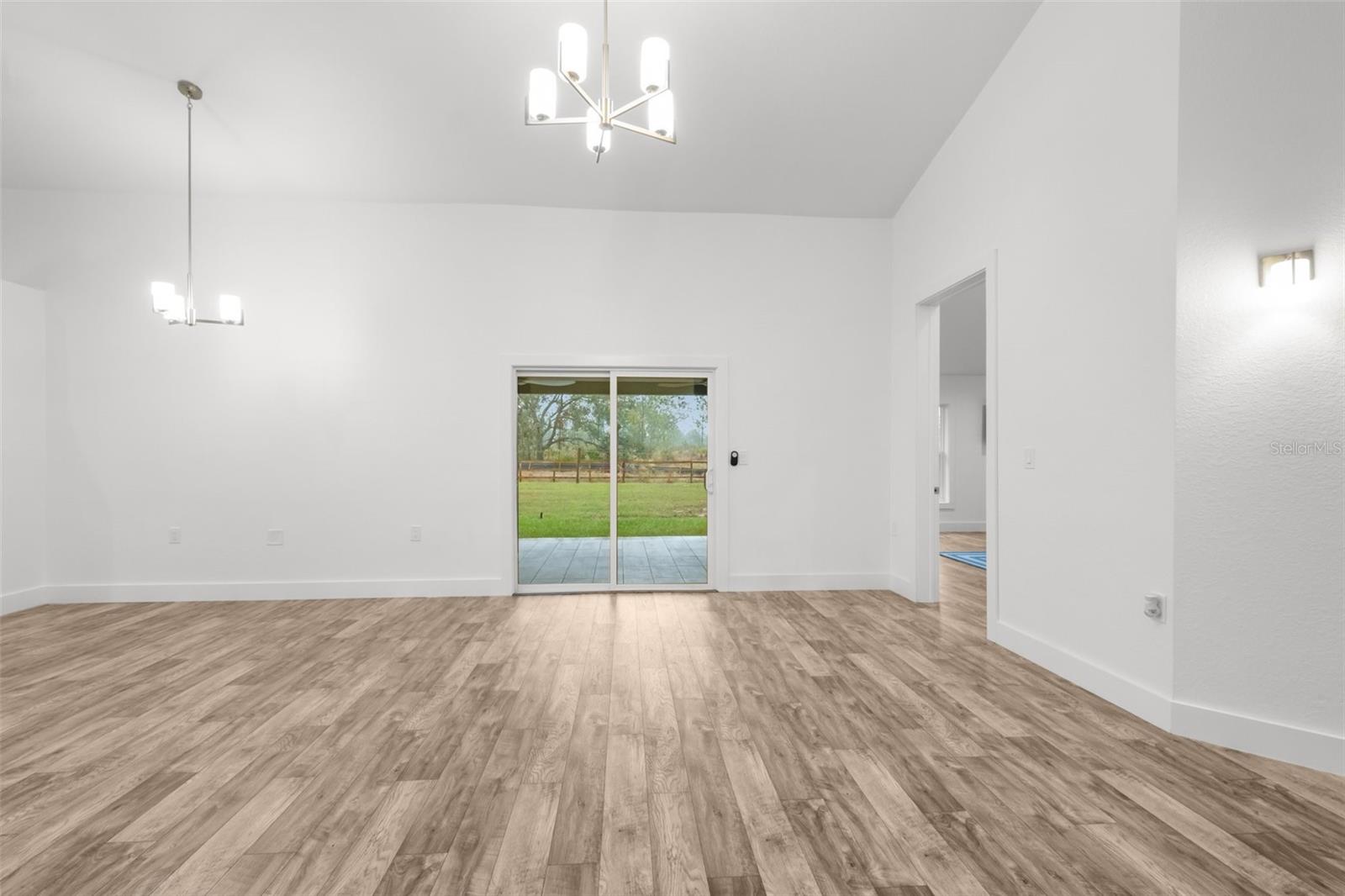 ROYAL HIGHLANDS - Residential