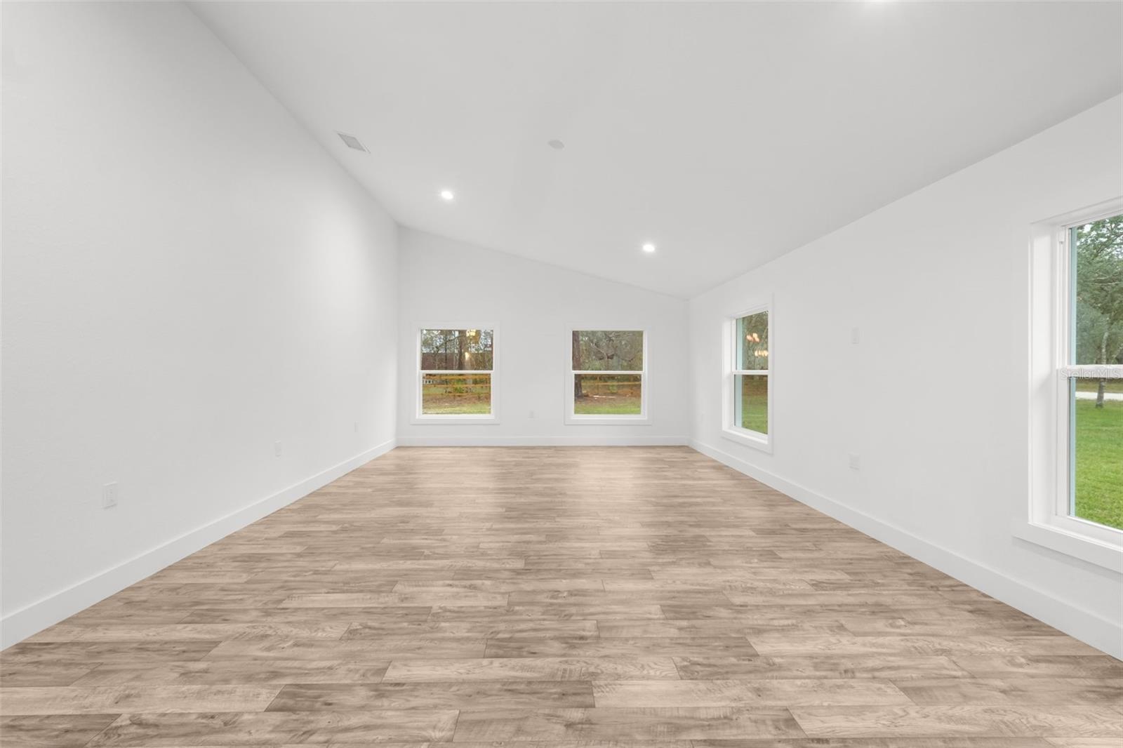 ROYAL HIGHLANDS - Residential