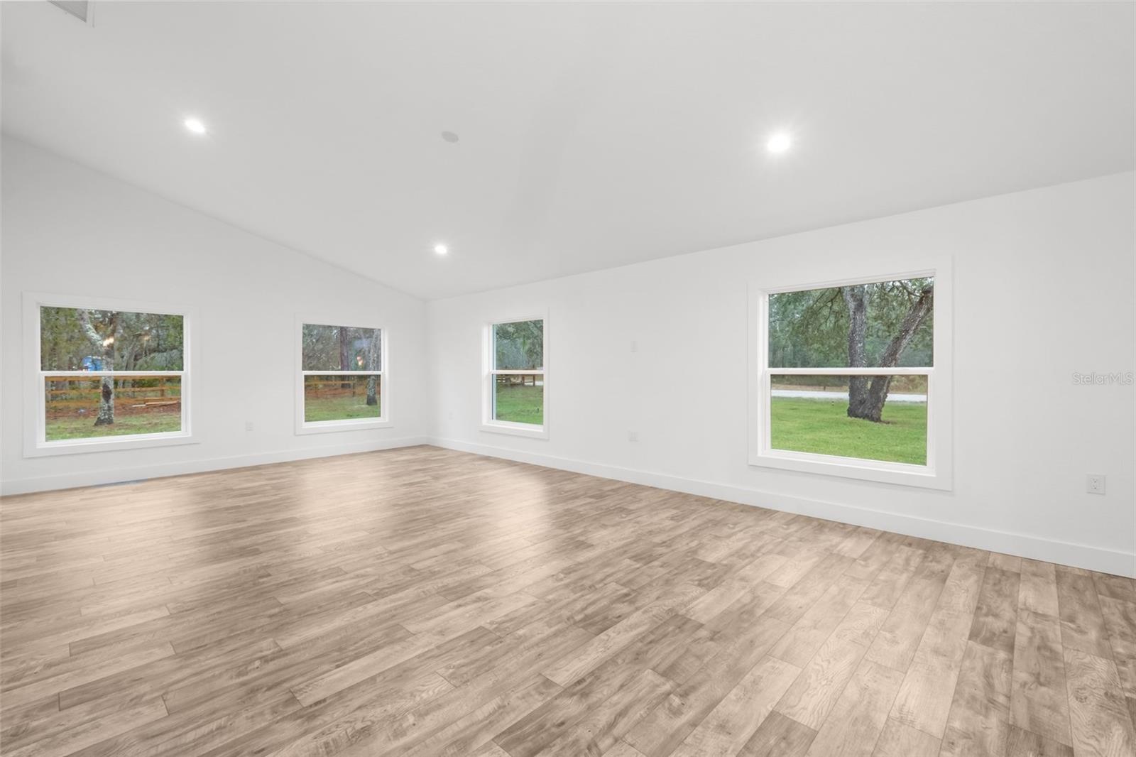 ROYAL HIGHLANDS - Residential