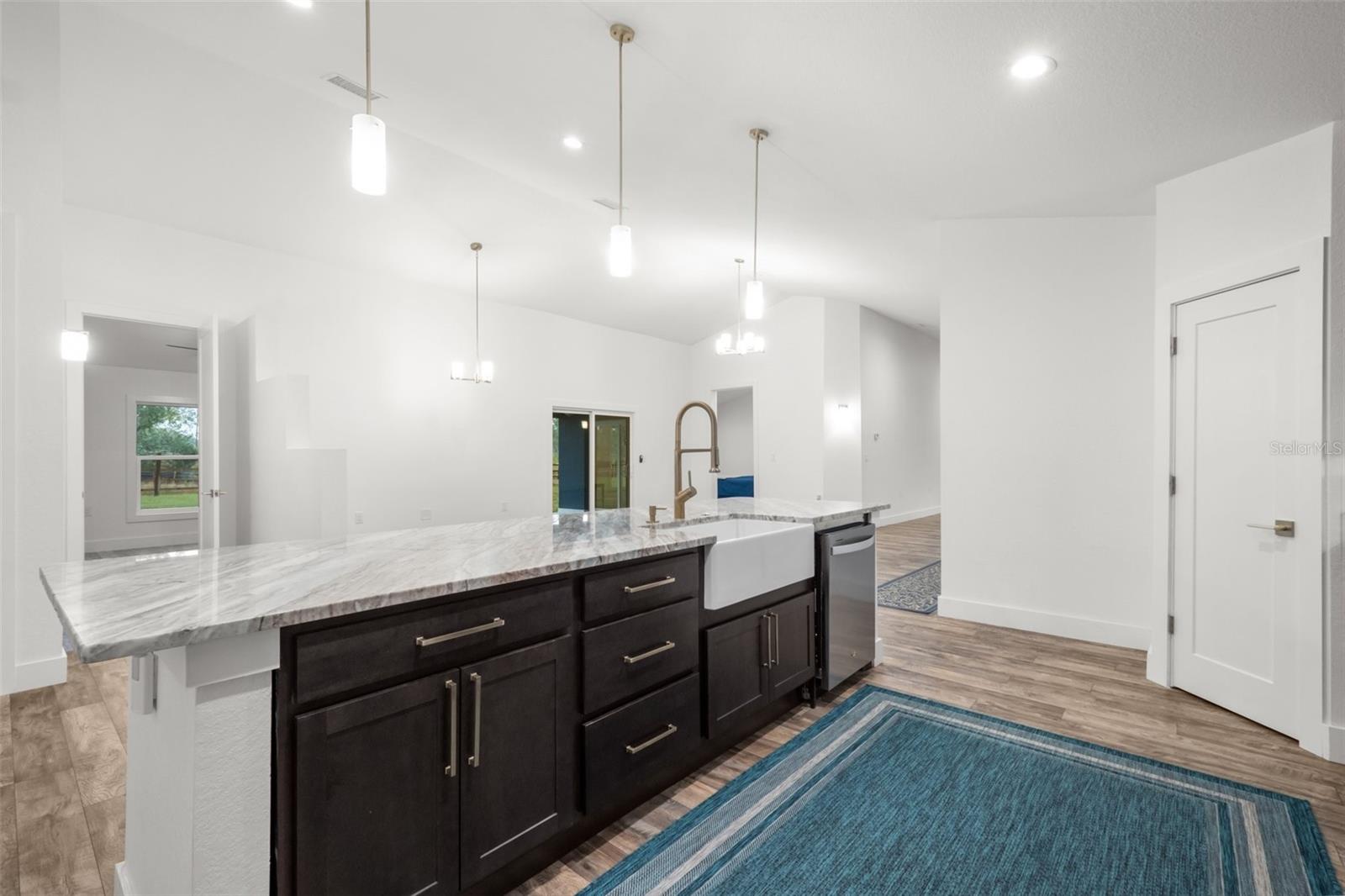 ROYAL HIGHLANDS - Residential