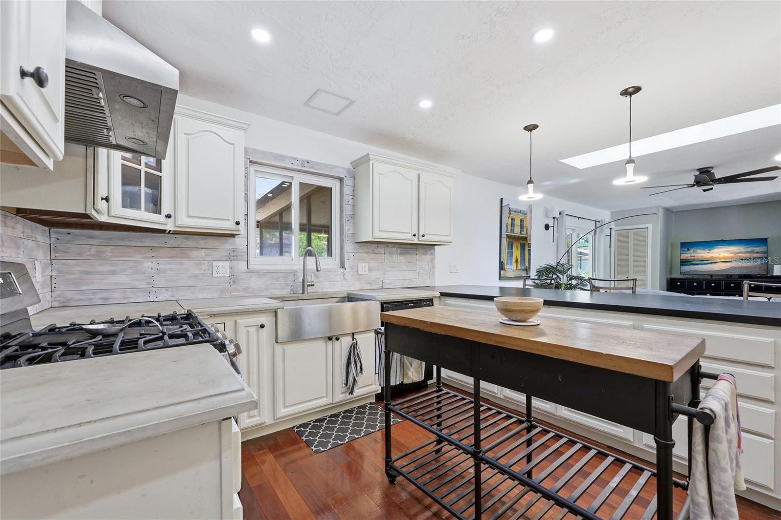PALM VIEW ESTATES - Residential