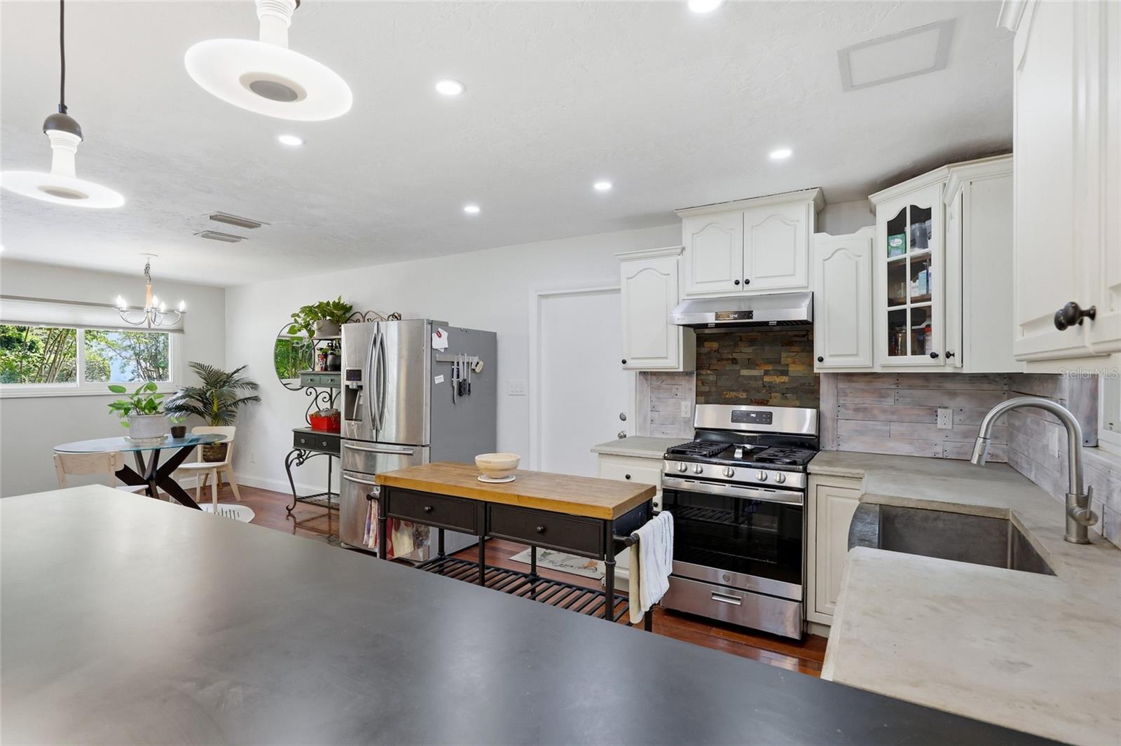 PALM VIEW ESTATES - Residential