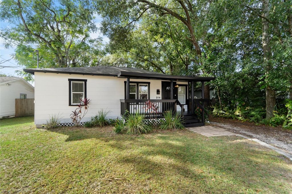 Photo of 214 W Violet Street, Tampa, FL 33603 (MLS # TB8441711)