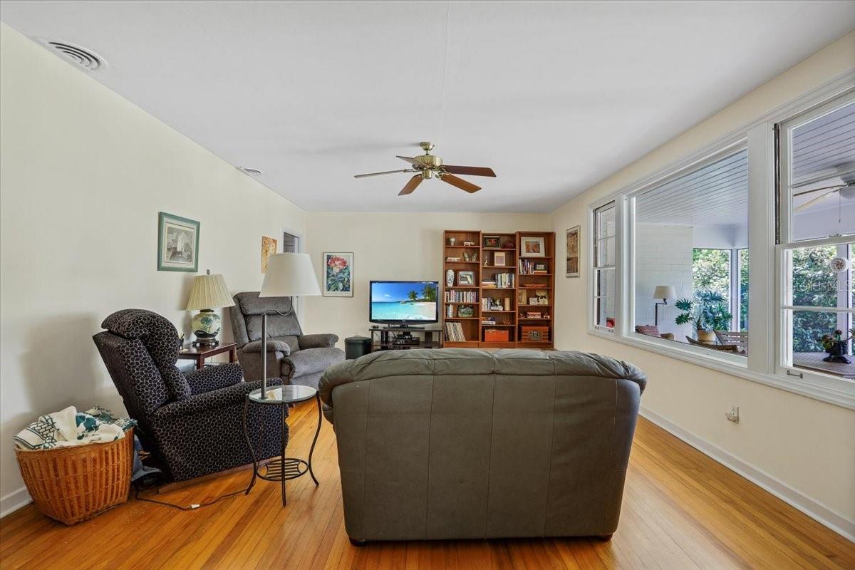 506 NE 10TH AVENUE