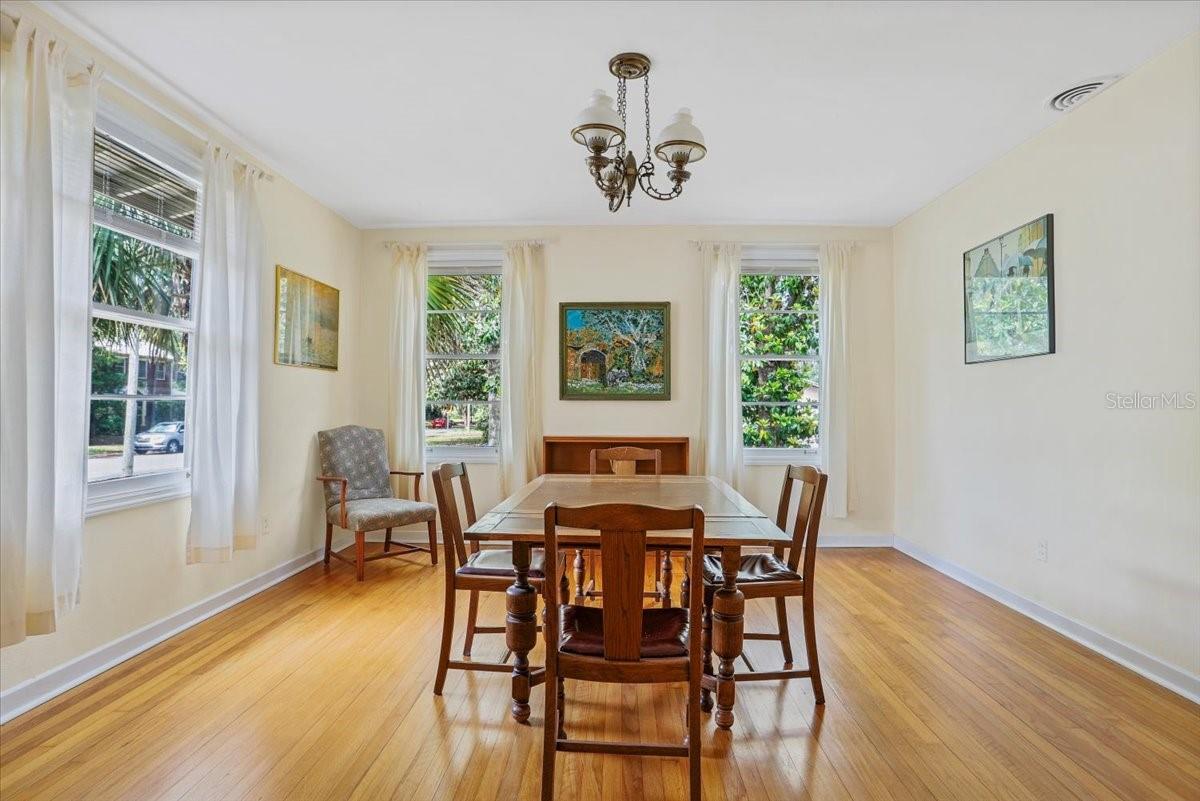 506 NE 10TH AVENUE
