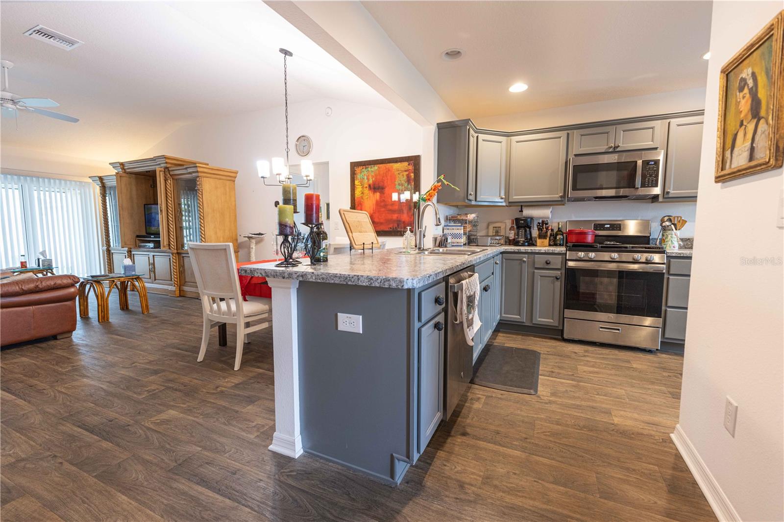 VILLAGES/SOUTHERN OAKS UN #99 - Residential